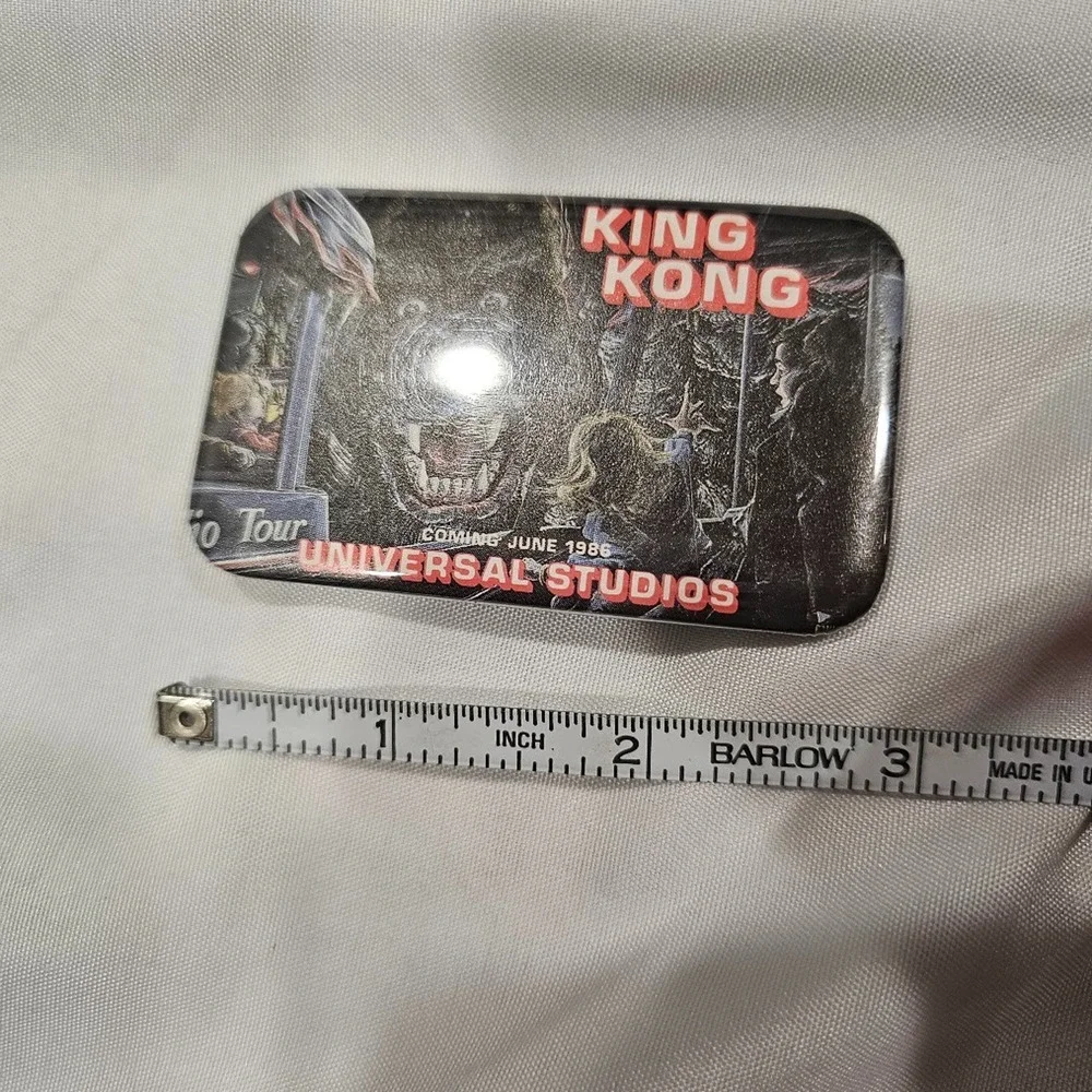 1986 UNIVERSAL STUDIOS King Kong Ride Button Islands of Adventure PROMO PIN vtg